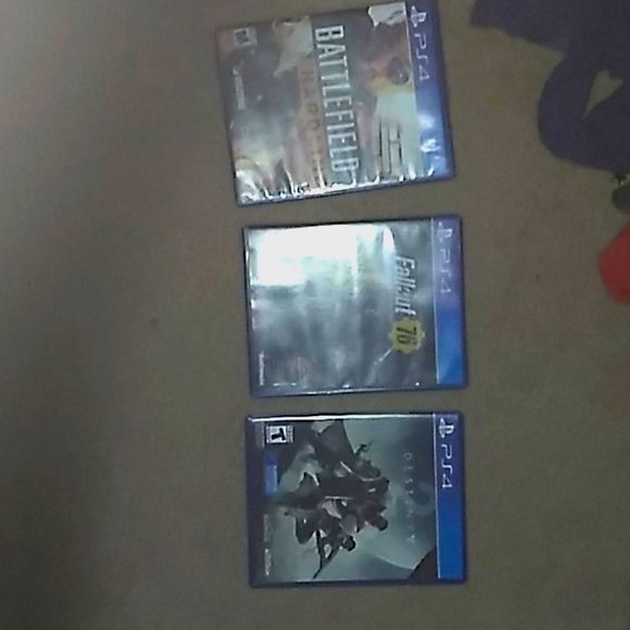 Lebron witness 4 shoes, clothing, and 3 ps4 games - Picture 2 of 12